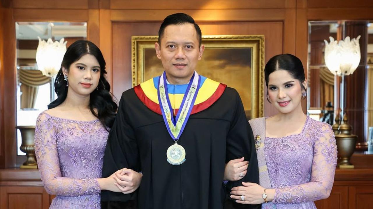 7 Potret Annisa Pohan Setia Dampingi AHY Wisuda, Sorotan Kecantikan dan Keharmonisan Keluarga yang Memukau