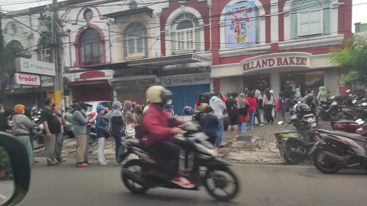 Heboh Holland Bakery Diskon 45 Persen, Warganet : Bikin Macet