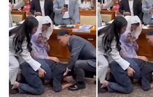 Ibu ABK Kasus Sabu 2 Ton Sujud di Hadapan Habiburokhman Usai Rapat