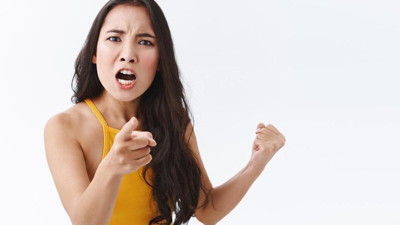 75 Kata Kata Tajam yang Menusuk Hati