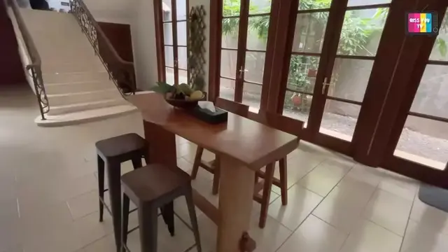 Potret rumah kontrakan Rina Nose (Sumber: YouTube/Qiss You TV)