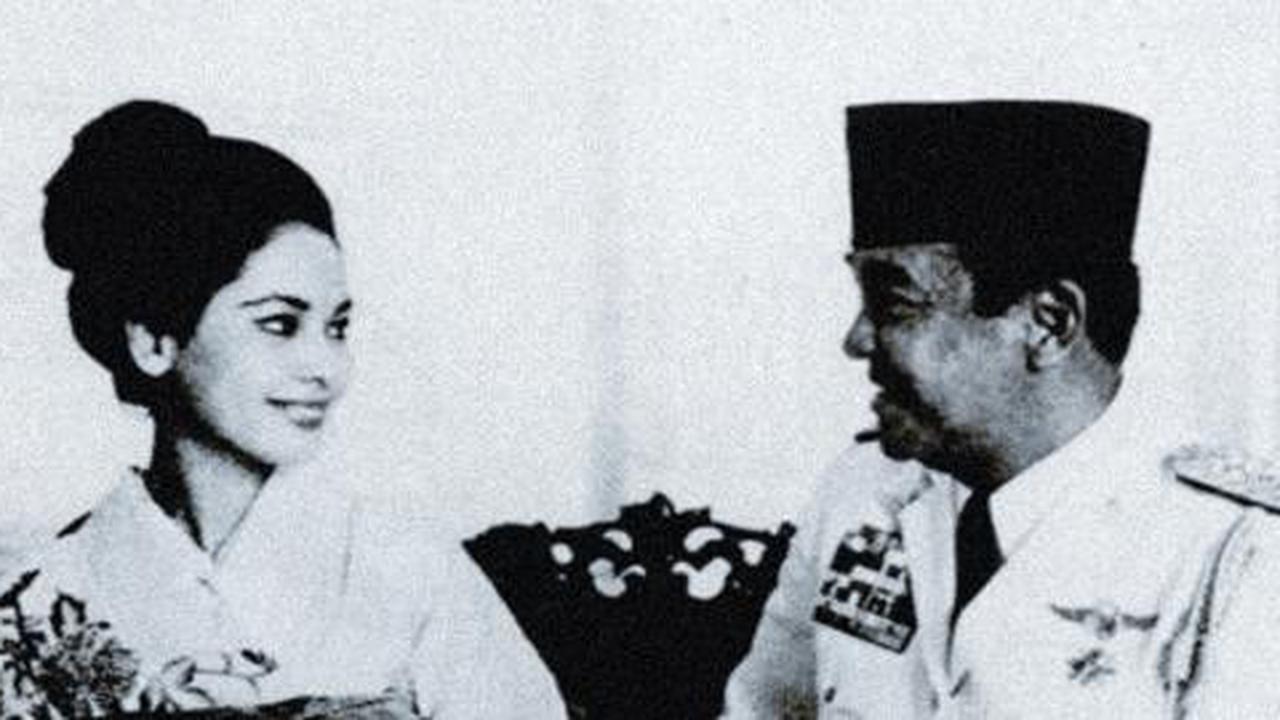 Bung Karno di antara 2 'Geisha