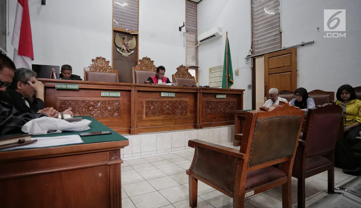 Suasana sidang lanjutan praperadilan yang diajukan mantan Ketua Umum PPP Romahurmuziy  di PN Jakarta Selatan, Jakarta, Selasa (14/5). Pembacaan putusan dilakukan setelah sebelumnya Romahurmuziy  melalui kuasa hukumnya Maqdir Ismail mencabut gugatan praperadilan. (Liputan6.com/Faizal Fanani)