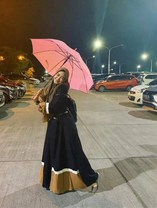 (Instagram/riaricis1795)