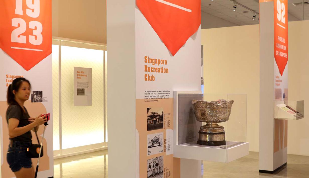 Suasana ruang sejarah fasilitas olah raga Singapura di Museum Olah Raga Singapura. (Bola.com/Arief Bagus)