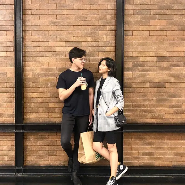 Sering Dikira Pacar, Ini 6 Momen Akrab Sheila Dara dan Adiknya