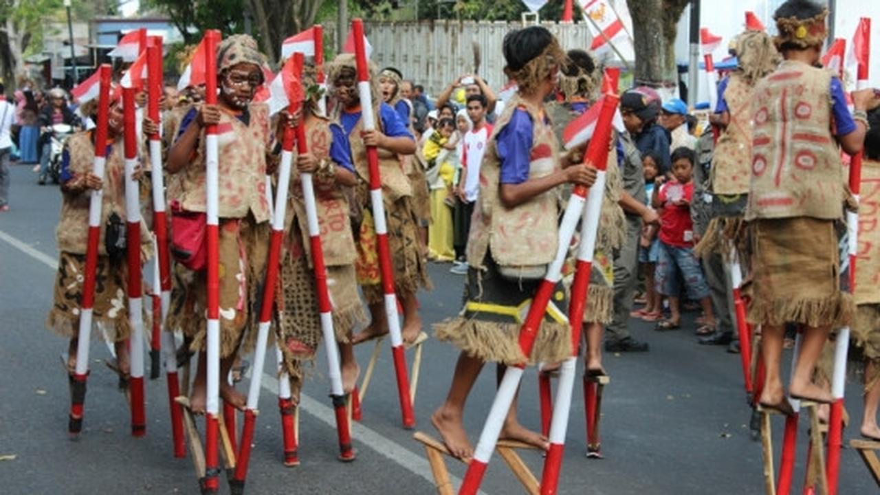 Keseruan ribuan anak meriahkan Festival Egrang Kota Batu