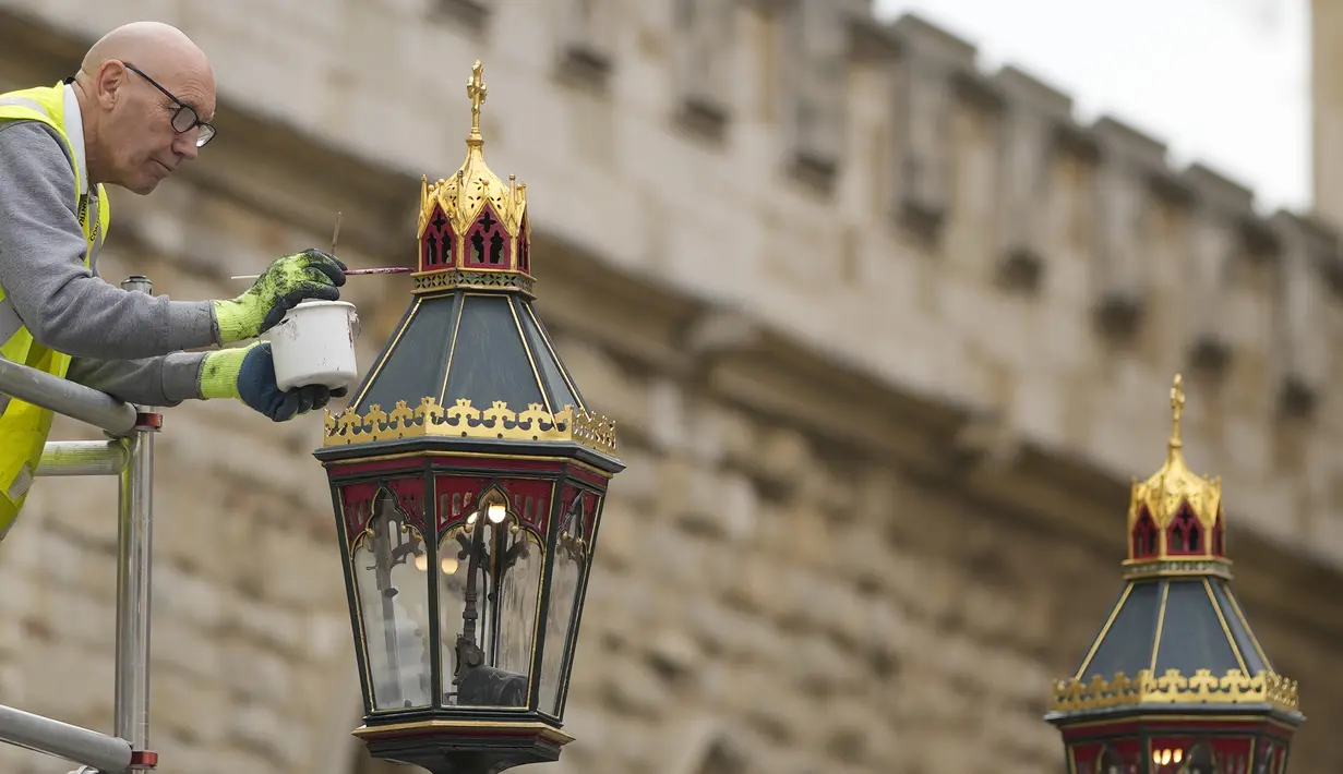 Penobatan Raja Charles III akan berlangsung di Westminster Abbey, diikuti dengan penampilan balkon di Buckingham Istana pada 6 Mei 2023. (AP Photo/Alastair Grant)