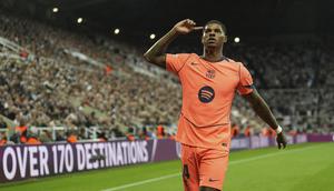 Selebrasi Marcus Rashford usai mencetak gol dalam laga Newcastle vs Barcelona di Liga Champions 2025/2026, Jumat (19/9/2025). (AP Photo/Jon Super)