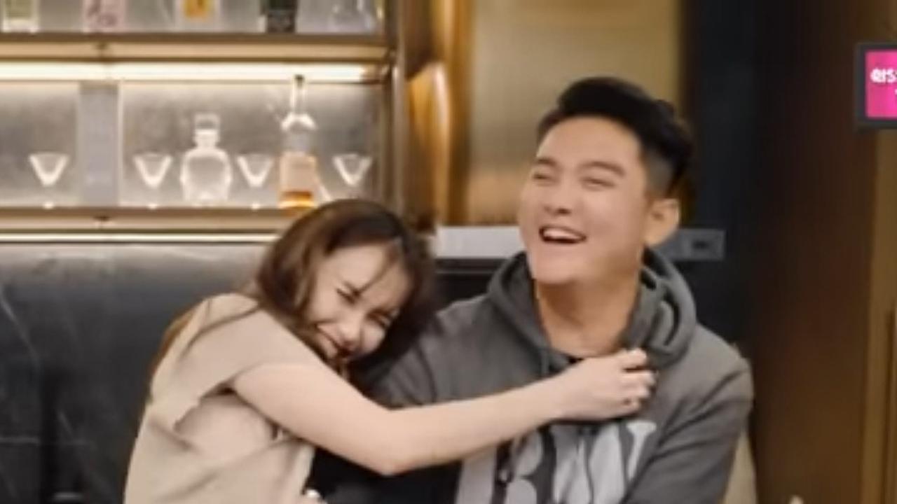Potret Boy William Masak Telur Dadar Untuk Ayu Ting Ting Kocak tapi Romantis, Salah Pakai Pisau Malah Dapat Pelukan