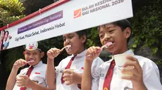 Sejumlah siswa mengikuti pemeriksaan kesehatan gigi dan mulut secara gratis dalam rangkaian Bulan Kesehatan Gigi Nasional (BKGN) 2026 di SDN Menteng 01, Jakarta, Kamis (17/9/2026). Kegiatan tersebut dilakukan untuk mengetahui kondisi kesehatan gigi siswa sejak usia sekolah. (KLY/Budy Santoso)