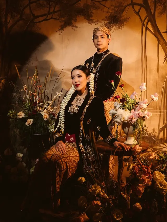 Calon istri Teuku Rassya saat Prewedding kenakan baju adat Jawa. [@teukurassya]