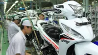 New Honda Revo FI tipe Cast Wheel  dipasarkan dengan harga Rp 14,55 juta