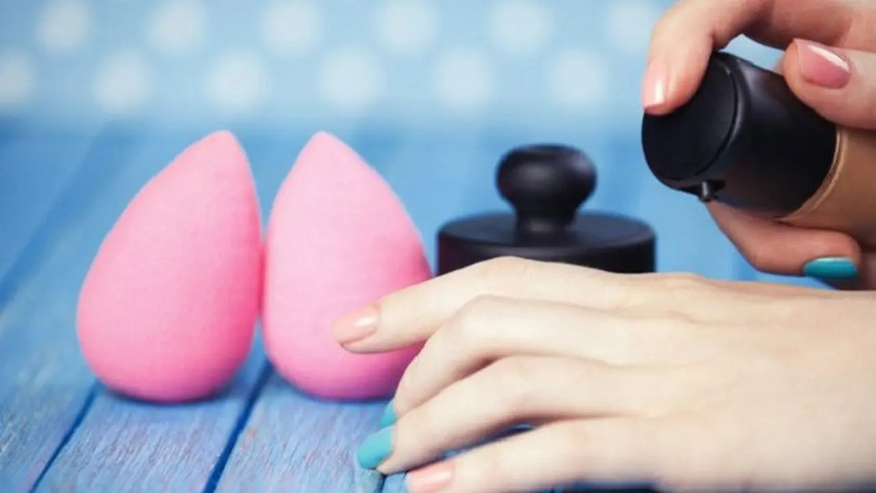 [Bintang] Selain Mengaplikasikan Foundation, Berikut Manfaat Lain Beauty Blender untuk Kecantikan