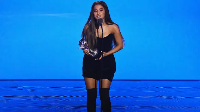 [Bintang] Ariana Grande