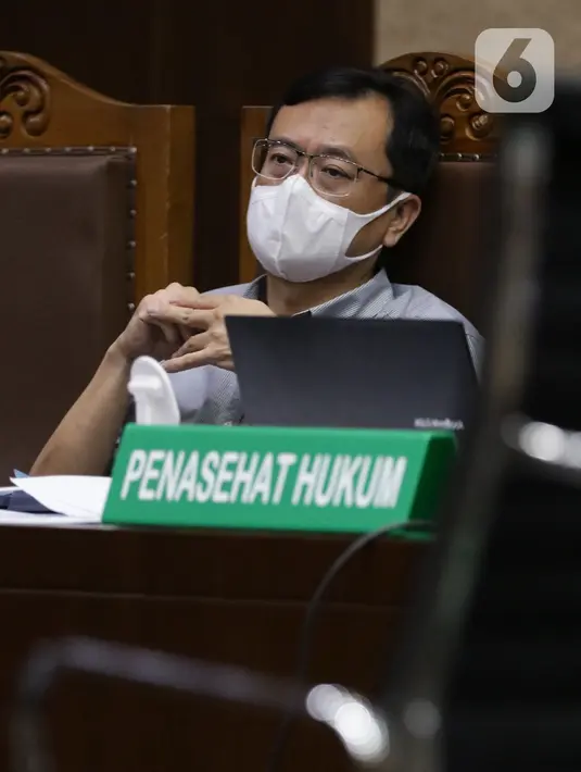Terdakwa dugaan korupsi PT Asabri, Benny Tjokrosaputro saat mengikuti sidang lanjutan di Pengadilan Negeri Jakarta Pusat, Selasa (11/1/2022). Benny Tjokrosaputro merupakan terdakwa dugaan korupsi PT Asabri dengan kerugian negara sebesar Rp 22,788 triliun. (Liputan6.com/Helmi Fithriansyah)