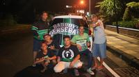Secara bergelombang Bonek Mania mendatangi Solo untuk menyaksikan duel perempat final Piala Presiden 2018 antara Persebaya Vs PSMS pada Sabtu (3/2/2018). (Bola.com/Aditya Wany)