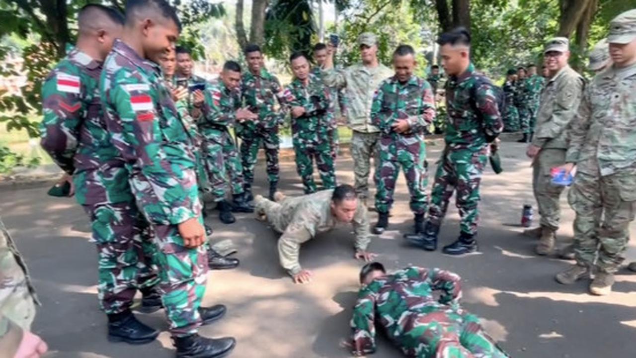 ⁠Adu Push Up Anggota TNI dan Tentara Amerika Serikat Bikin Tegang Semua Anggota  'Sampai Lemas Ini