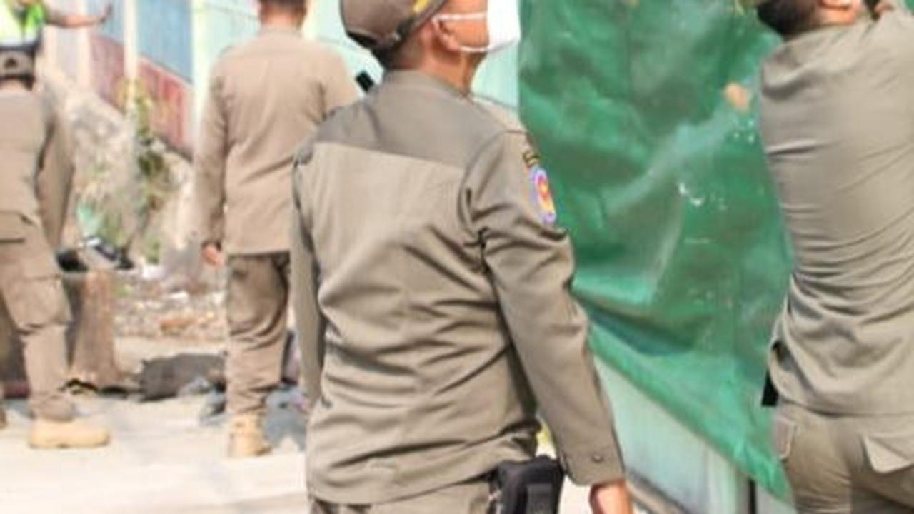 Diduga Jadi Tempat Esek-Esek dan Kriminalitas Tinggi, Ratusan Bangunan Liar di Gang Royal Jakut Dibongkar