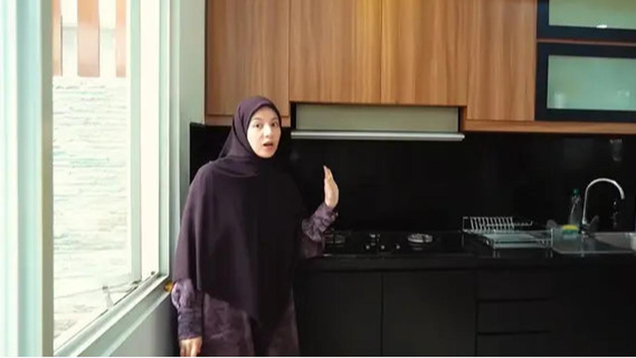 Elegan dan Nyaman, Ini 5 Potret Tampilan Dapur di Rumah Baru Natasha Rizky