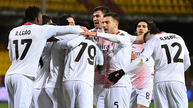 Foto Liga Italia: Diwarnai 1 Kartu Merah, AC Milan Tundukkan Benevento 2-0