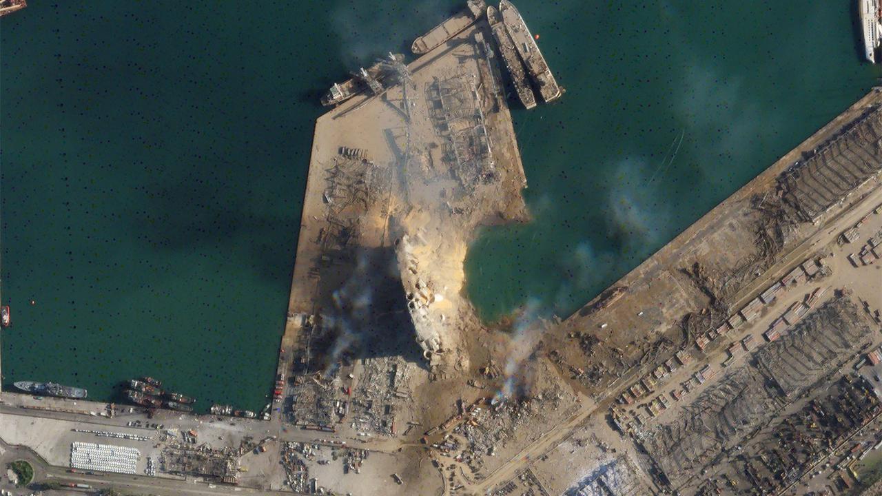 Gambar satelit ini, diperoleh CNN dari Planet Labs Inc., menunjukkan kawah besar di lokasi ledakan hari Selasa di pelabuhan Beirut. Planet Labs, Inc.