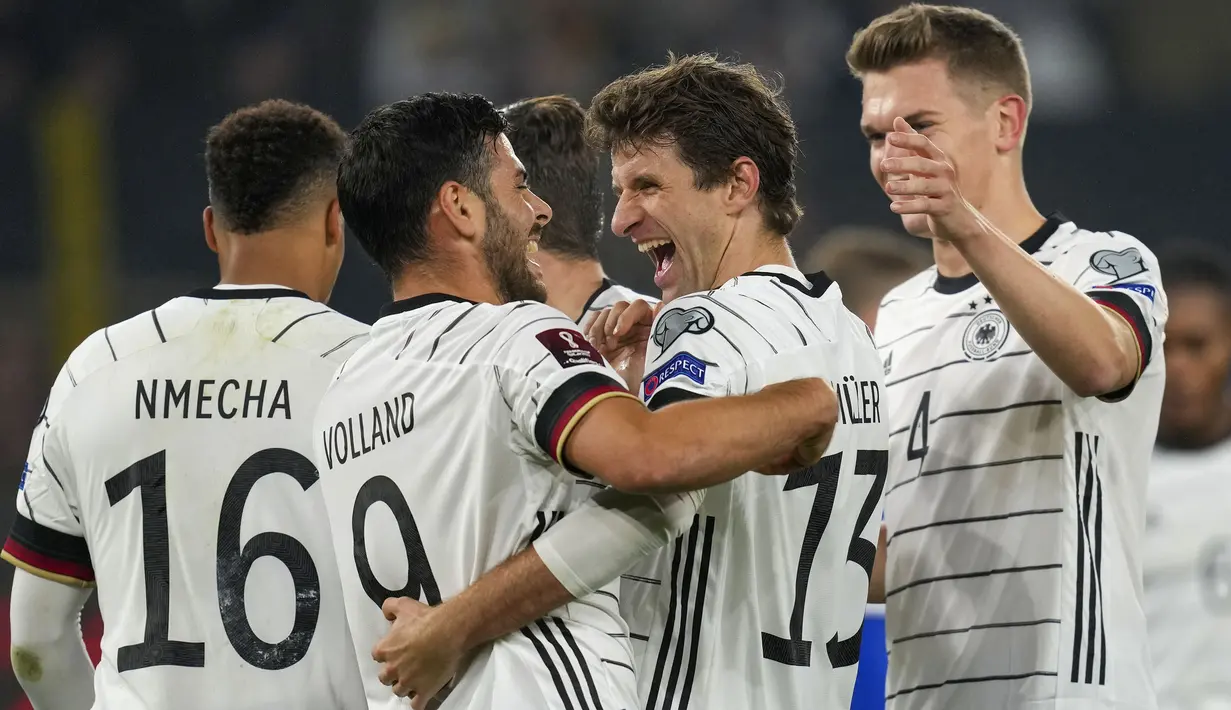 Jerman sukses meraih tiga poin dalam laga lanjutan Grup J Kualifikasi Piala Dunia 2022 melawan Liechtenstein. Tak tanggung-tanggung, skuat Der Panzer berpesta sembilan gol tanpa balas pada pertandingan yang berlangsung di Volkswagen Arena, Jumat (12/11/2021) dini hari WIB tersebut. (AP/Michael Sohn)
