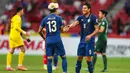 Hingga akhir laga, skor 2-2 tetap bertahan. Thailand pun unggul agregat 6-2 dalam laga final yang digelar dalam dua leg. (AFP/Roslan Rahman)