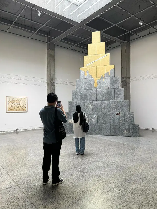 Dinda Hauw dan Rey Mbayang