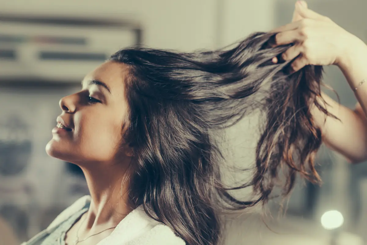 [Fimela] Meluruskan Rambut