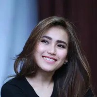 Single kelima dari album Best of Ayu Ting Ting ini berbeda dari biasanya. Ayu mengusung musik dangdut murni dalam lagu Kekasihku. (Adrian Putra/Bintang.com)