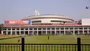 Suasana Indonesia Arena, Senayan, Jakarta menjelang Piala Dunia FIBA 2023 pada Kamis (24/08/2023). (Bola.com/Bagaskara Lazuardi)