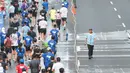 Ribuan peserta mengikuti Jakarta Running Festival (JRF) 2026 di kawasan Jalan Jenderal Sudirman, Jakarta, Sabtu (24/10/2026). Ajang lari yang berlangsung pada 24–25 Oktober 2026 ini menghadirkan kategori 5K, 10K, half marathon, dan full marathon. JRF 2026 diikuti lebih dari 37.000 pelari dari 48 negara, termasuk sekitar 1.000 pelari internasional serta 500 komunitas lari. (KLY/Budy Santoso)
