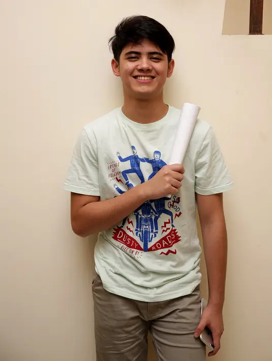 "SCTV bagi saya adalah rumah, karena saya dilahirkan dari televisi ini. Dengan adanya SCTV Awards 2016, saya harap SCTV makin keren, makin modern," terang Aliando. (Bambang E. Ros/Bintang.com)