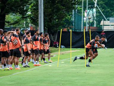 Persija Jakarta harus banyak kehilangan pemain menjelang laga melawan Persebaya Surabaya dalam laga lanjutan BRI Super League 2025/2026. (Bola.com/Bagaskara Lazuardi)