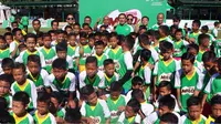 Pembukaan Milo Football Championship 2017 regional Makassar, Sabtu (8/4/2017). (Bola.com/Benediktus Gerendo Pradigdo)