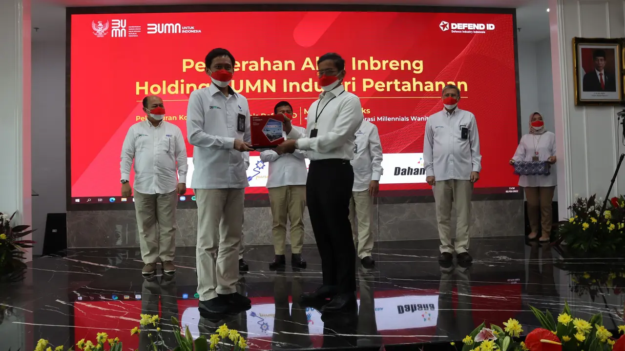 Penandatanganan akta inbreng saham pemerintah antara Len Industri dengan PT Dirgantara Indonesia, PT PAL Indonesia, PT Pindad dan PT Dahana di Kantor Kementerian BUMN RI Jakarta, pada Rabu (2/3/2022). (Dok Len Industri)