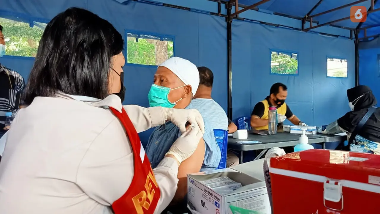 vaksinasi gratis bagi warga oleh Polda Sulteng