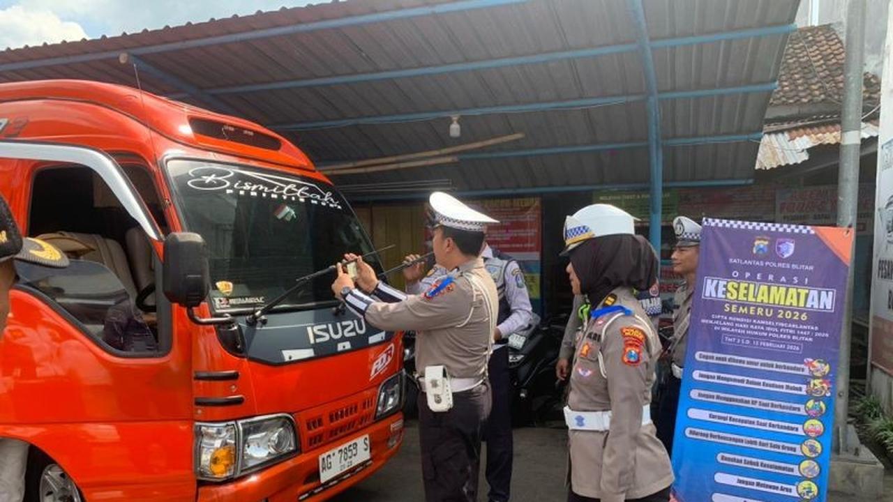 Polres Blitar Gencarkan Edukasi Keselamatan Lalu Lintas dalam Operasi Keselamatan Semeru 2026