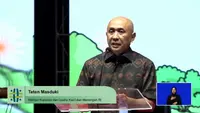 Menteri Koperasi dan UKM Teten Masduki dalam sambutan Peryaan Hari UMKM Nasional 2023, di Surakarta. Kementerian Koperasi dan UKM berkolaborasi dengan Pemerintah Kota Surakarta menyelenggarakan Perayaan Hari UMKM Nasional 2023 bertajuk "Transformasi UMKM Masa Depan".