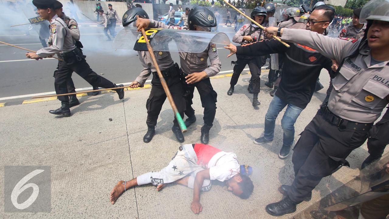 20151201-Mahasiswa-Papua-Bentrok-dengan-Kepolisian-IA