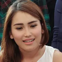 Sudah menganggap Luna Maya sebagai kakaknya sendiri, Ayu Ting Ting berharap permasalahan soal bisnis dengan Luna bisa diselesaikan secara baik-baik.