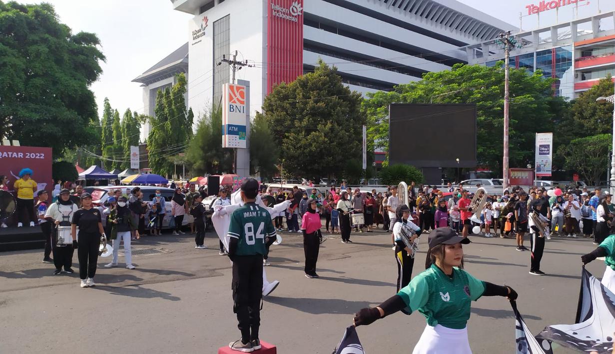 Di Semarang, La'eeb pagi ini mengunjungi Car Free Day di daerah Simpang Lima. Ditemani iringan Marching Band, ia disambut antusias oleh masyarakat "Kota Jamu". (Procomm Surya Citra Media)