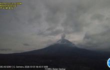Erupsi Gunung Semeru Kembali Terjadi, Kolom Letusan Capai 900 Meter di Awal 2026