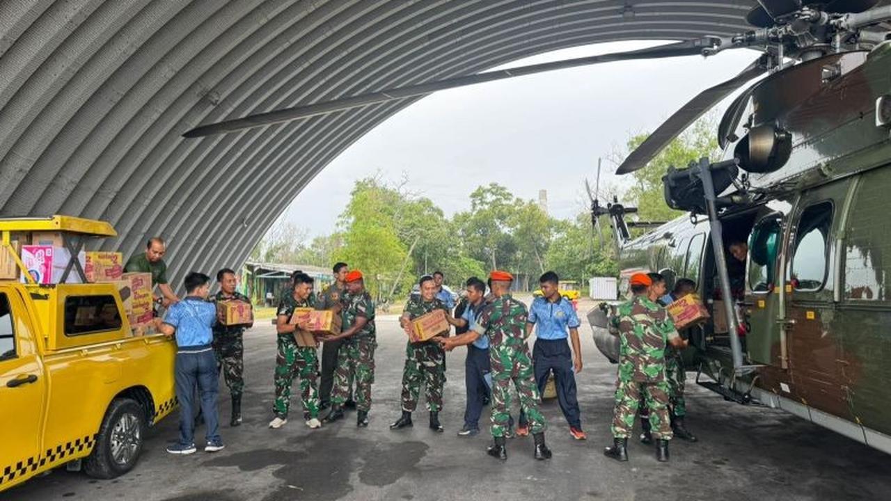 Helikopter Caracal TNI AU Salurkan 2,2 Ton Bantuan untuk Korban Bencana di Sibolga