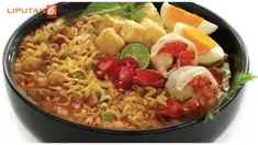 Para pekerja di kedai ini diharuskan tak mengenakan baju saat menyiapkan makanan untuk pelanggan.