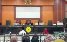 Terbukti Korupsi Rp444 Juta, Mantan Sekda Kendari Nahwa Umar Divonis 1,2 Tahun Penjara