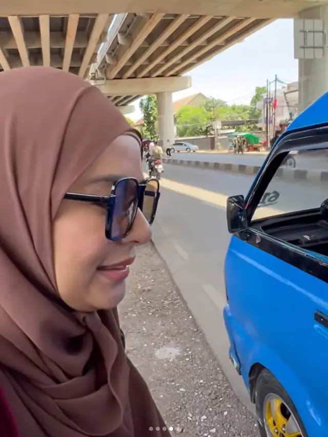 Ashanty dan Meisya Siregar temani anak-anaknya naik angkutan kota. [Foto: Instagram/meisya_siregar]