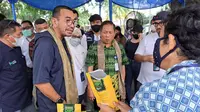 Stafsus Menteri BUMN, Arya Sinulingga, saat mengunjungi Pasar Murah di Lapangan Benteng Reborn Kota Tangerang, Kamis (16/6/2022).