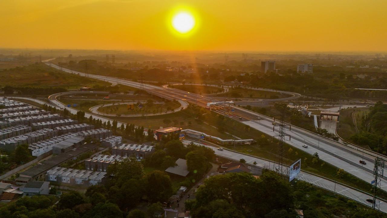 Keindahan Senja di Simpang Susun CBD Tol Serpong-Balaraja